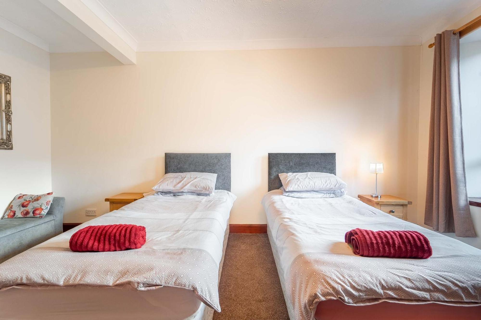 Prime Location Rooms In High Street Fort William Extérieur photo