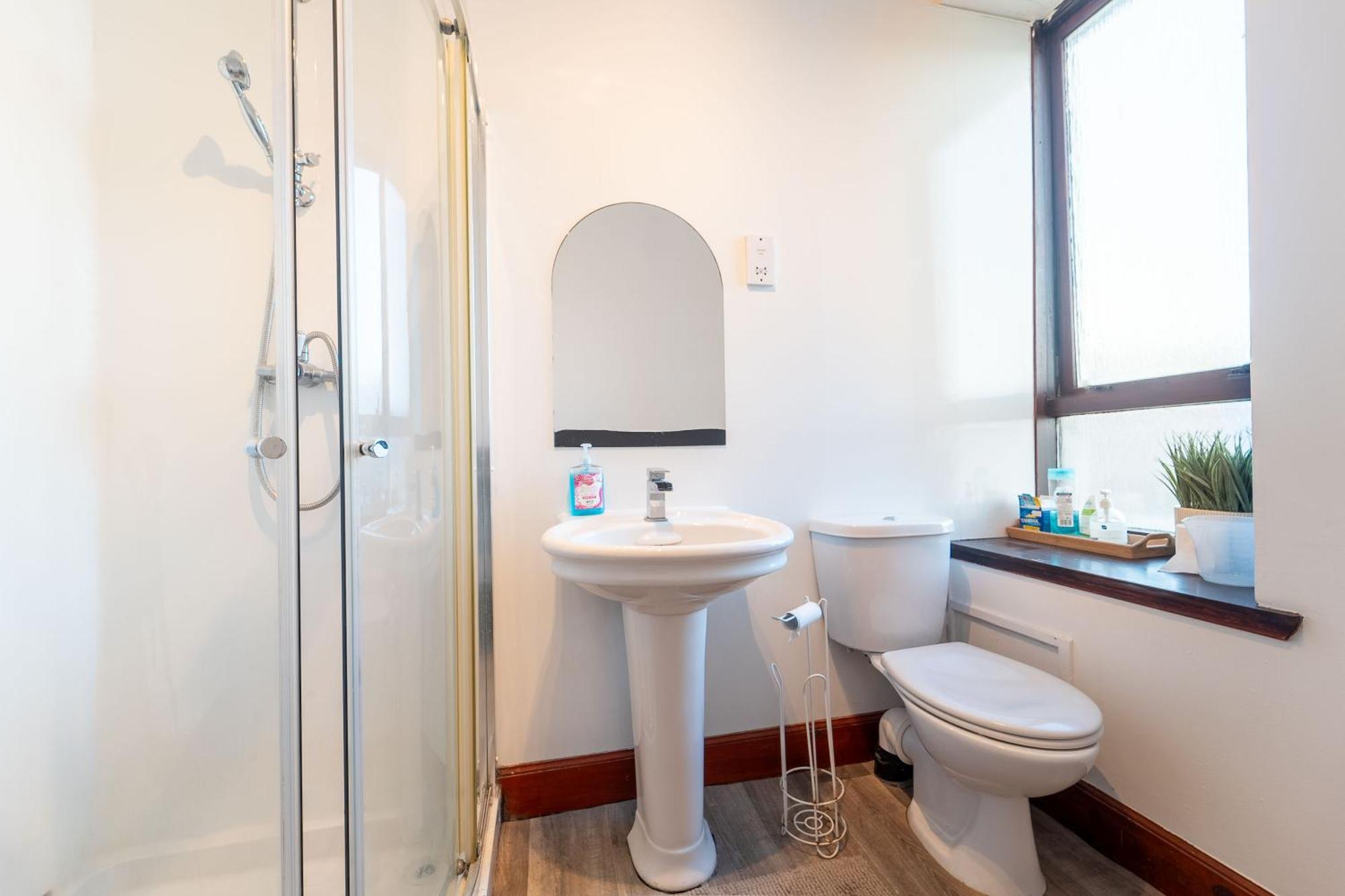 Prime Location Rooms In High Street Fort William Extérieur photo