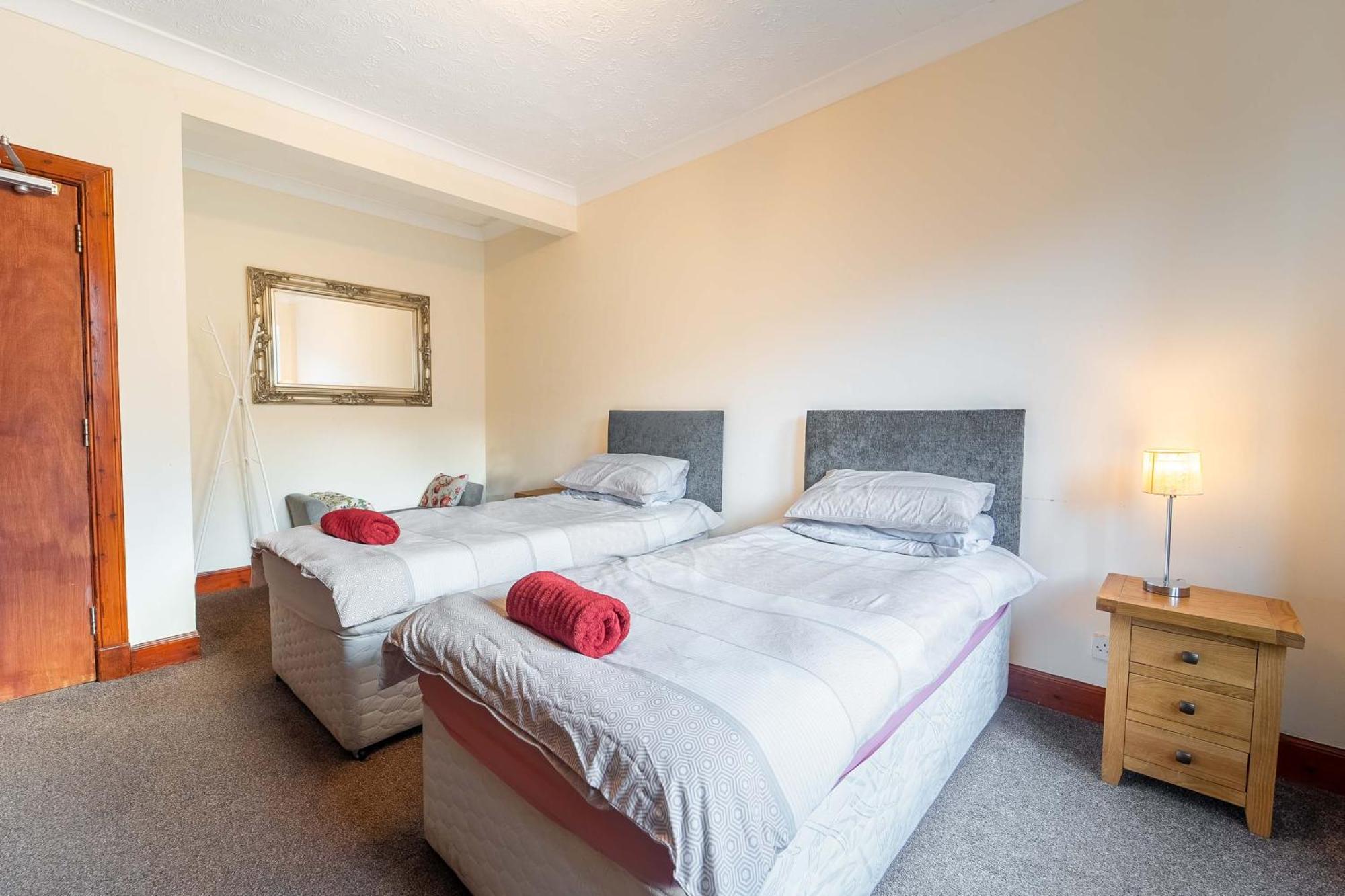 Prime Location Rooms In High Street Fort William Extérieur photo