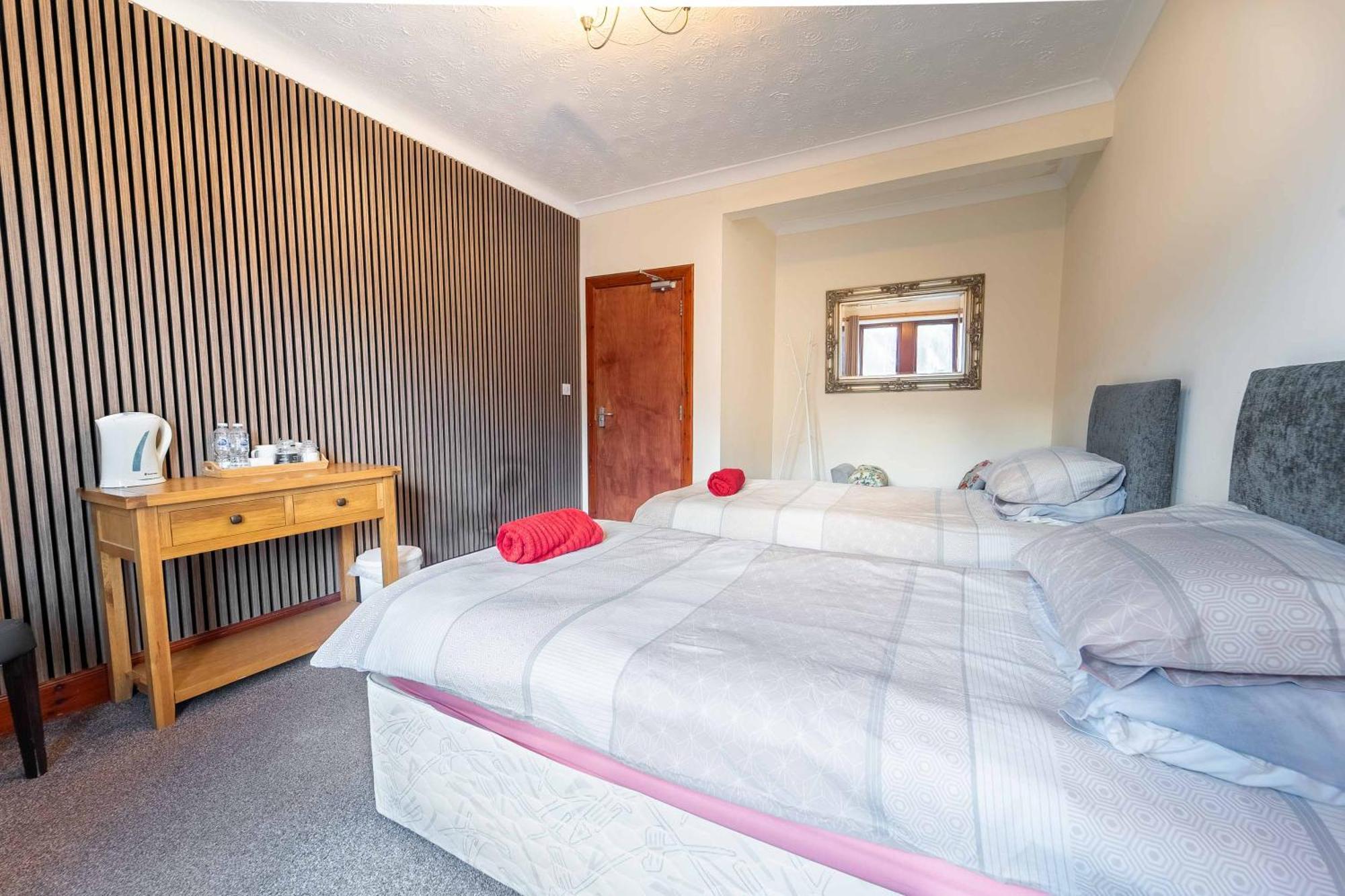 Prime Location Rooms In High Street Fort William Extérieur photo