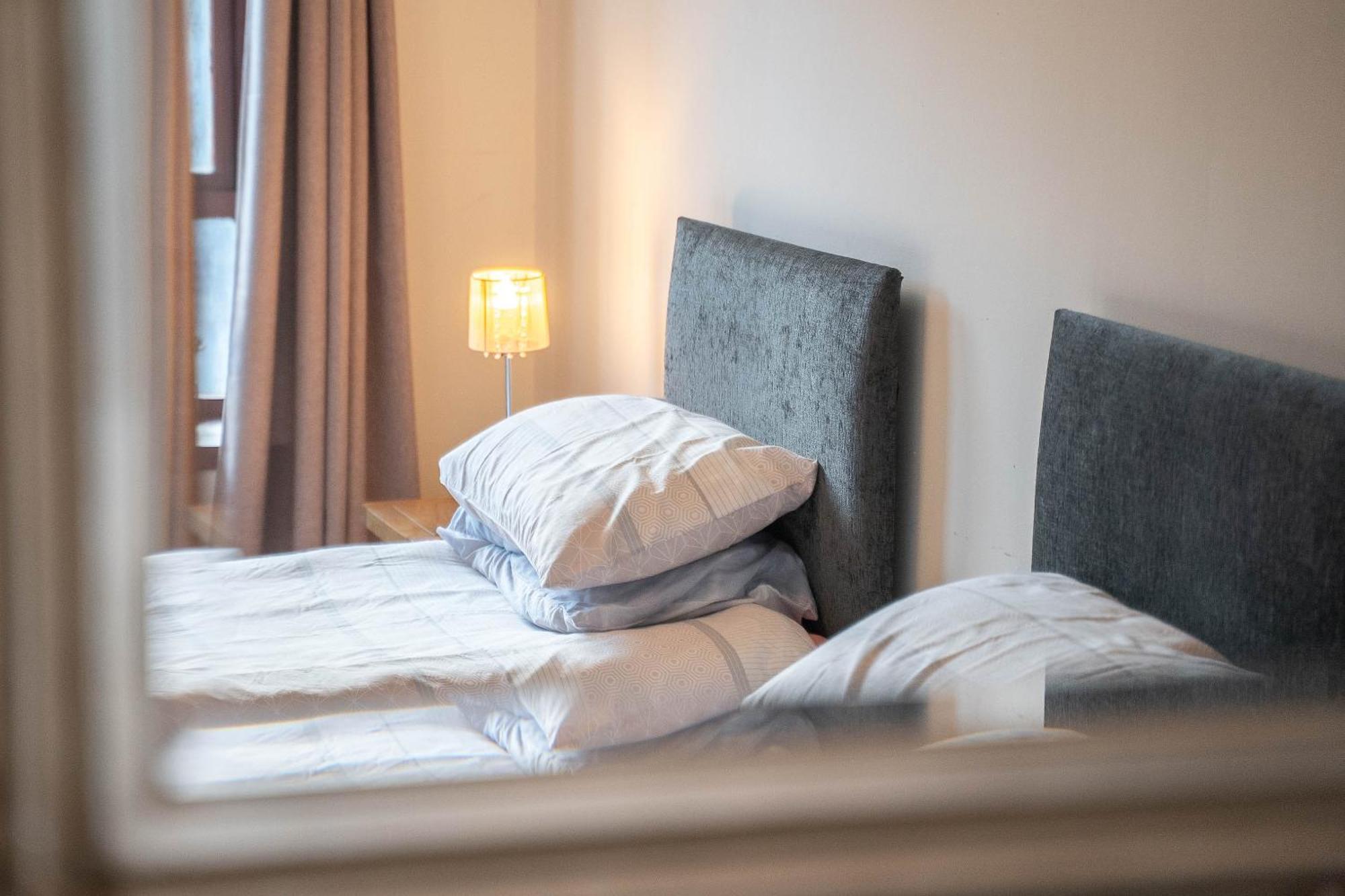 Prime Location Rooms In High Street Fort William Extérieur photo